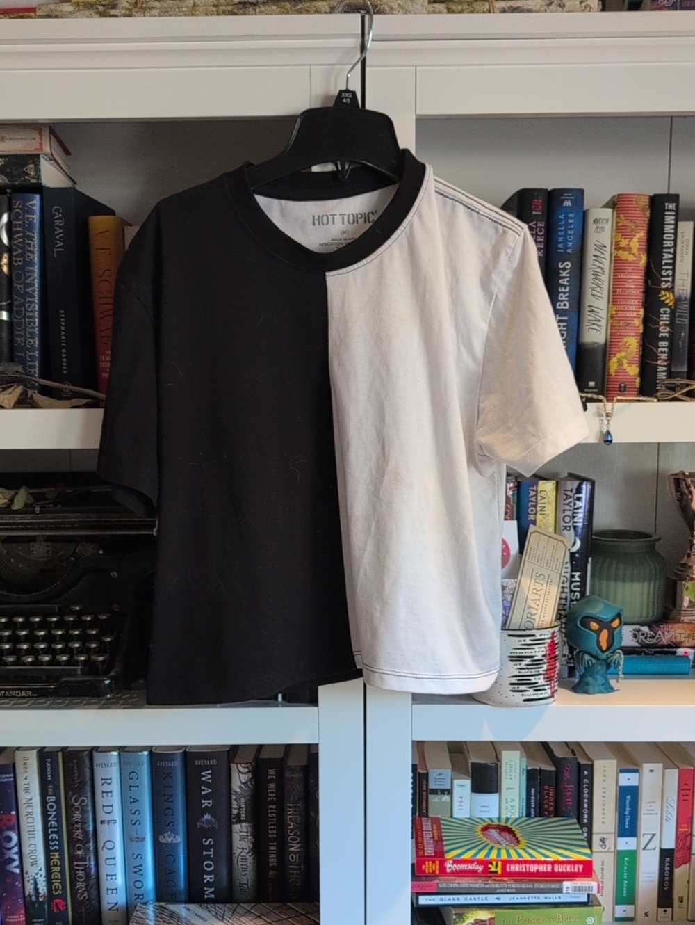 Hot Topic Black and White Split Short Sleeve Tee